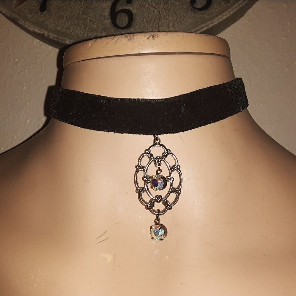 Black felt choker necklace 